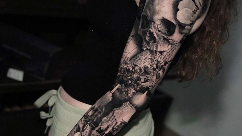 Tatuaje realista en brazo de mujer