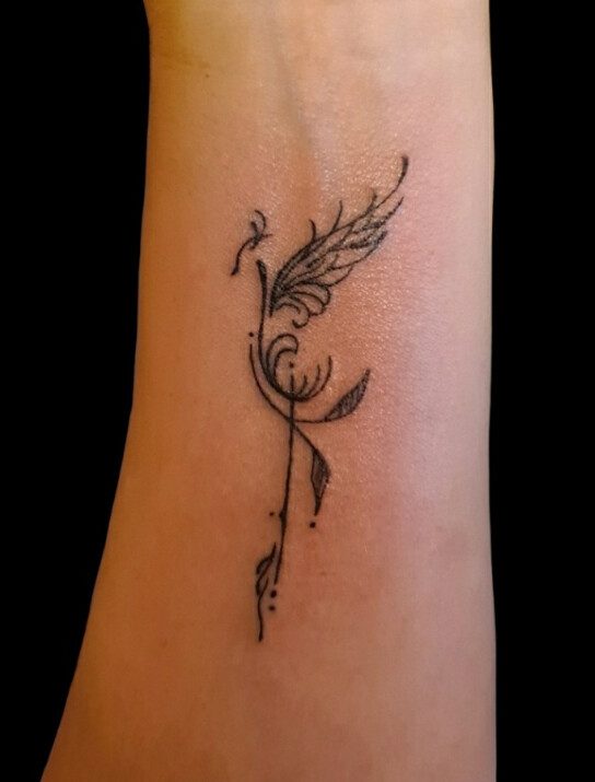 tatuaje-en-brazo-minimalista-hoja